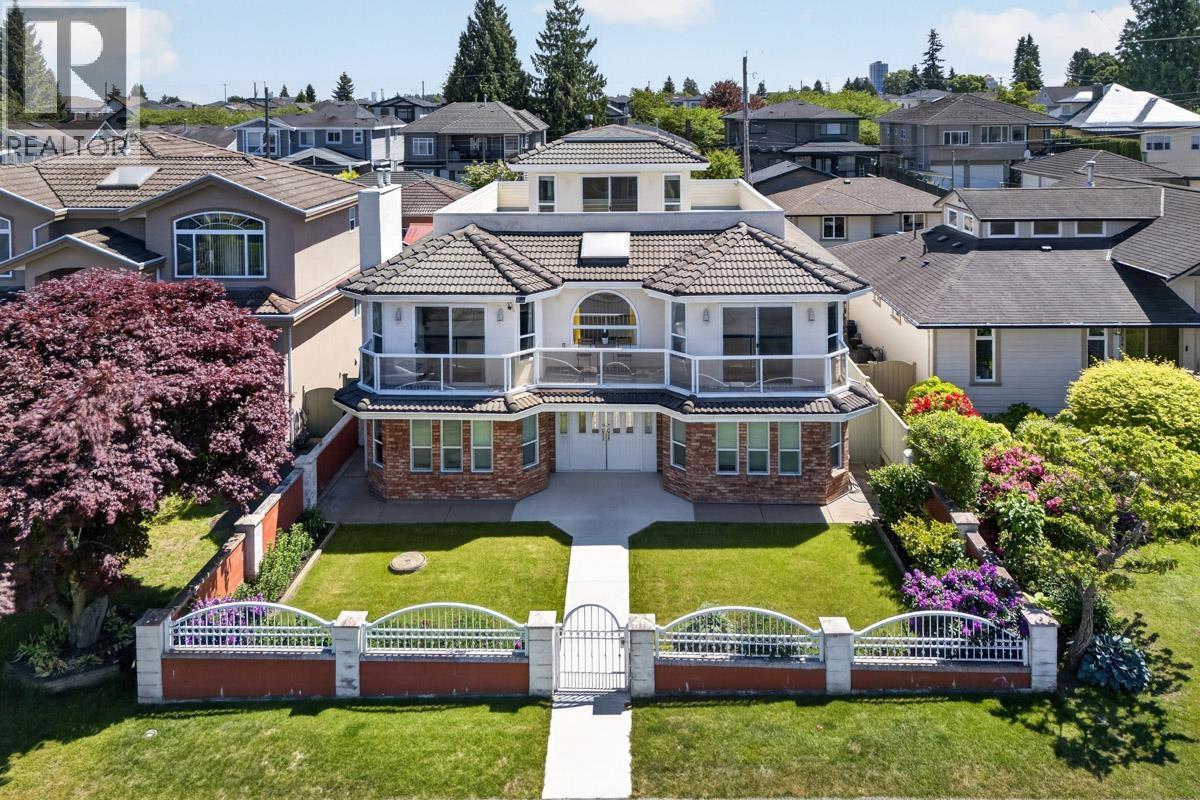 8026 18TH AVENUE|Burnaby, British Columbia V3N1J8