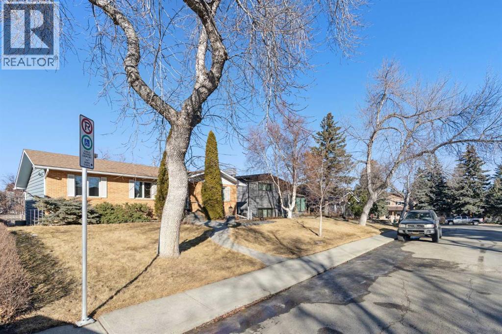 House for Sale in 34 Rosery Drive NW|Calgary, Alberta T2K1L7 2