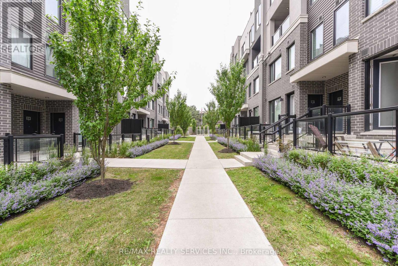 Row / Townhouse for Sale in 8 - 3476 WIDDICOMBE WAY|Mississauga (Erin Mills), Ontario L5L0B8 2