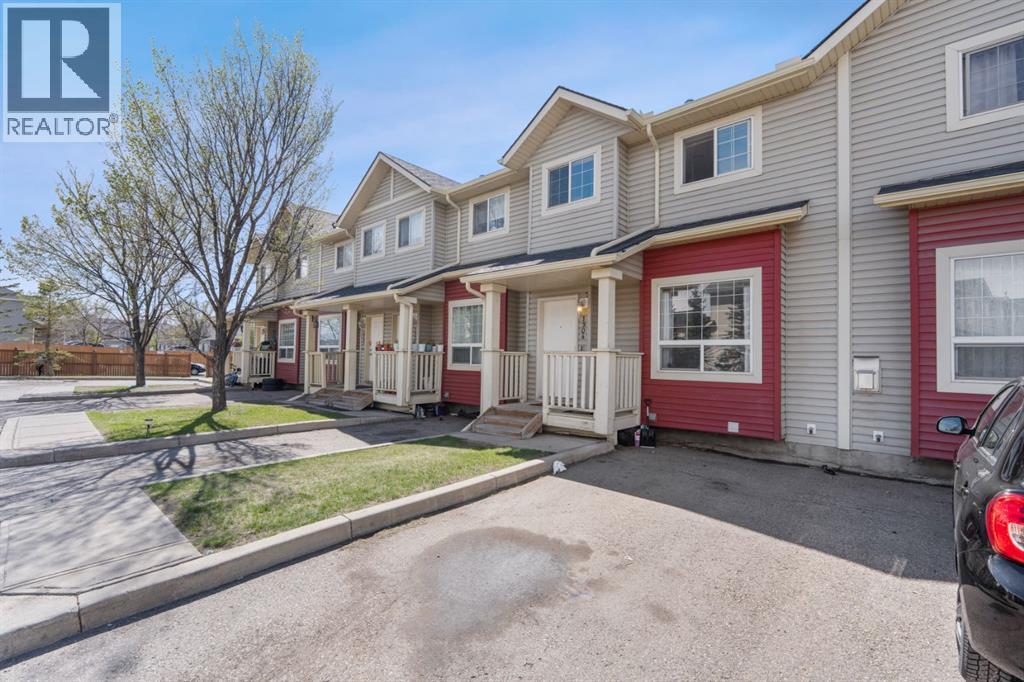 Row / Townhouse for Sale in 1904, 111 Tarawood Lane NE|Calgary, Alberta T3J5C2 2