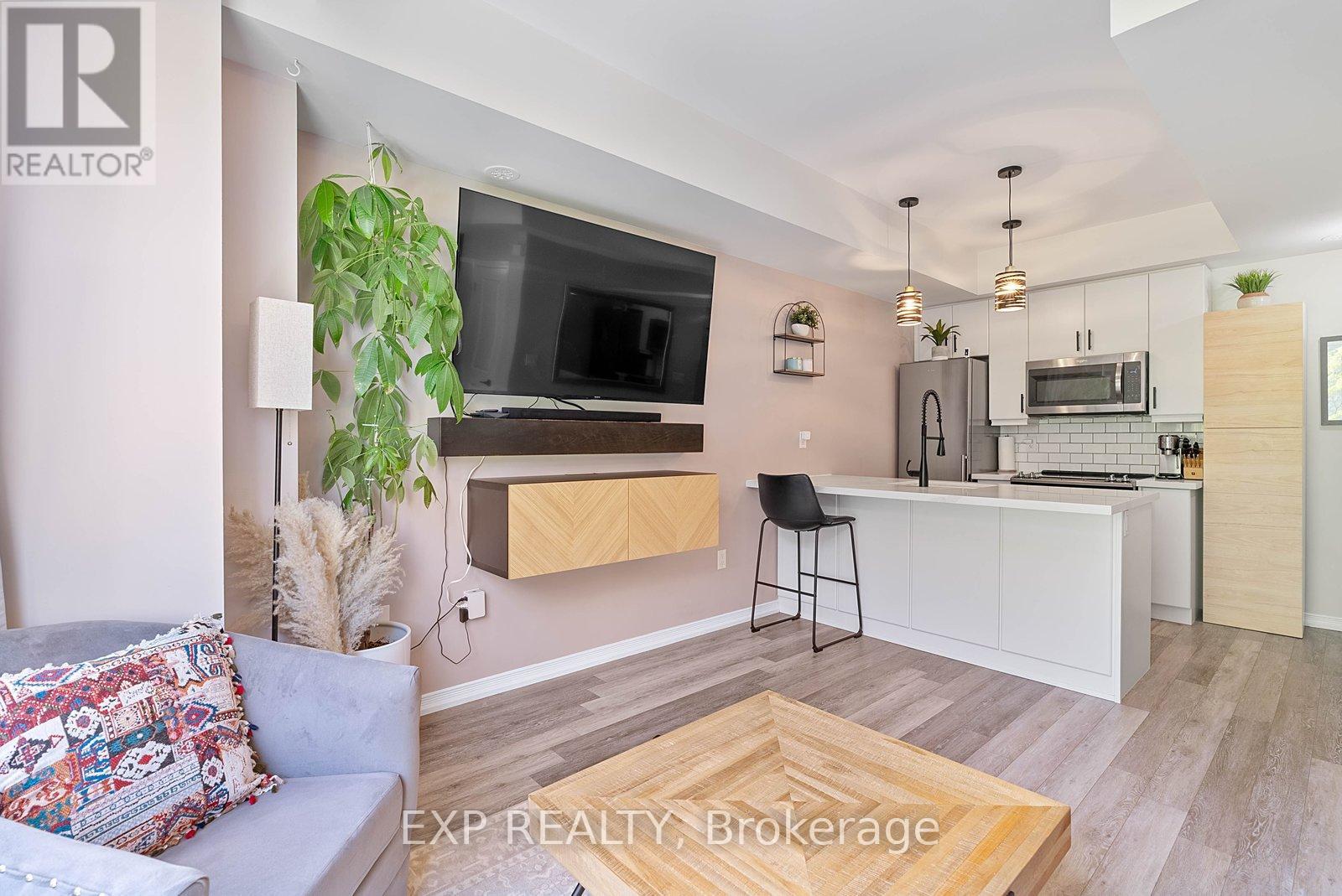 Row / Townhouse for Sale in 89 - 30 FIELDWAY ROAD|Toronto (Islington-City Centre West), Ontario M8Z0E3