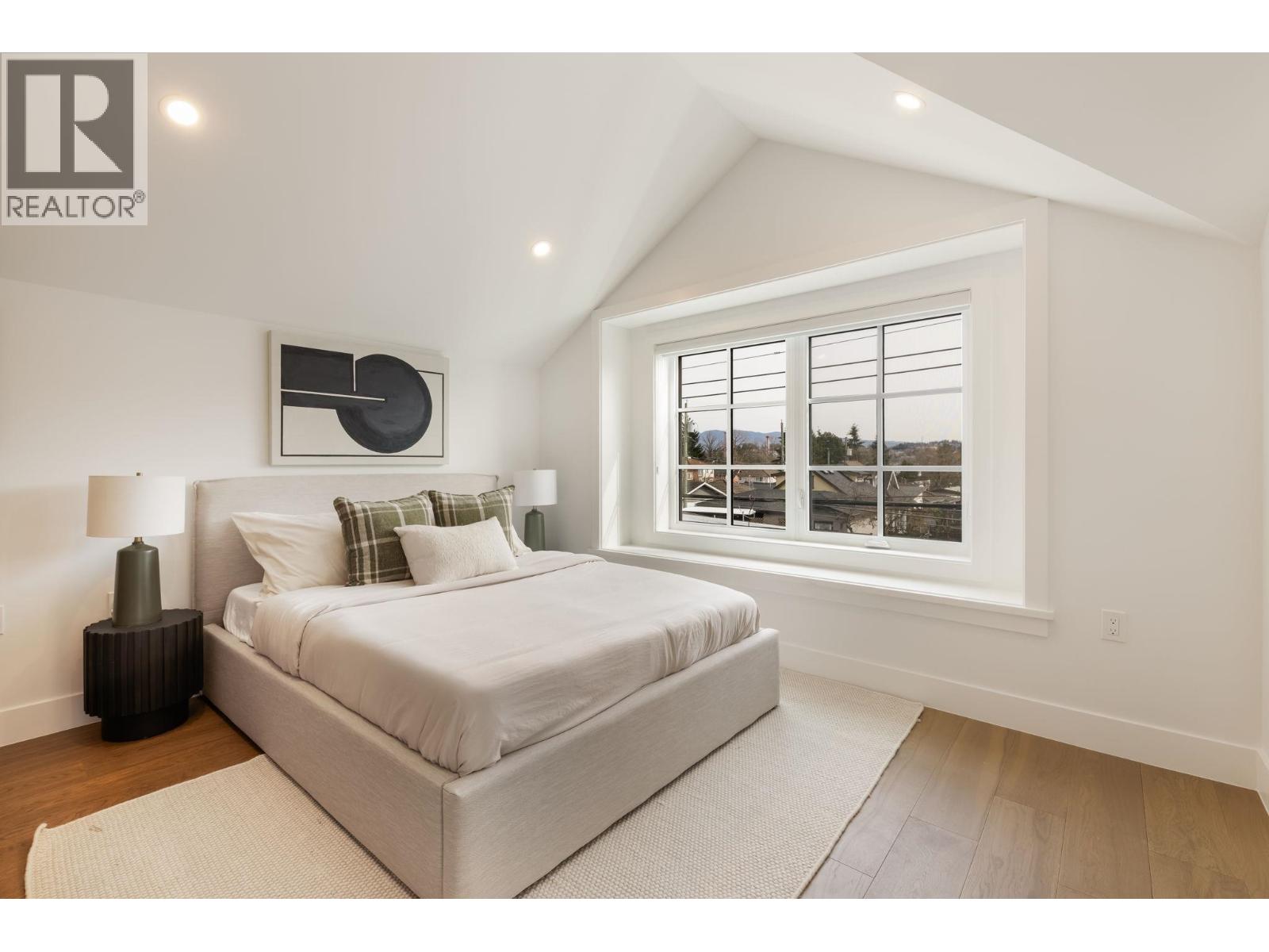 1 552 KASLO STREET|Vancouver, British Columbia V5K3Z2