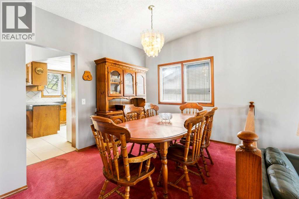 House for Sale in 149 Edgehill Drive NW|Calgary, Alberta T3A2W5 4