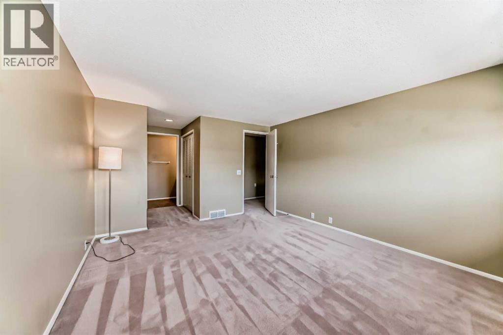 Row / Townhouse for Sale in 10, 3302 50 Street NW|Calgary, Alberta T3A2C6 4