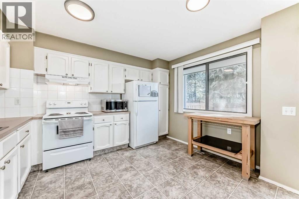 Row / Townhouse for Sale in 10, 3302 50 Street NW|Calgary, Alberta T3A2C6 2