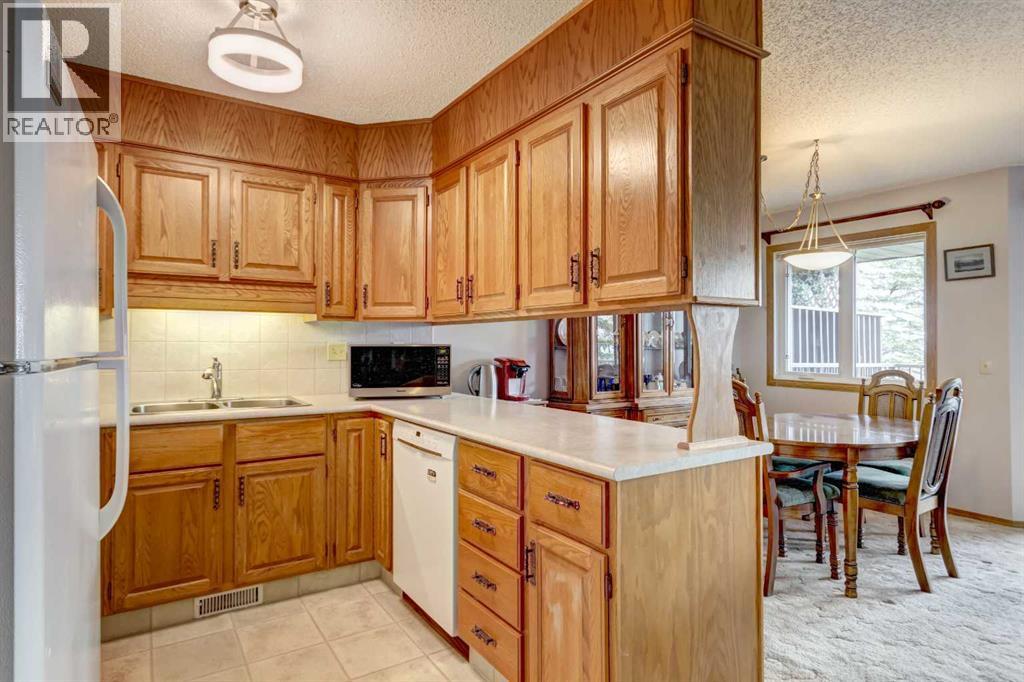 Row / Townhouse for Sale in 30, 118 Strathcona Road SW|Calgary, Alberta T3H1P3 2