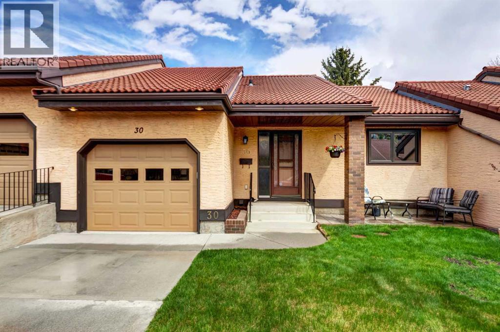 Row / Townhouse for Sale in 30, 118 Strathcona Road SW|Calgary, Alberta T3H1P3