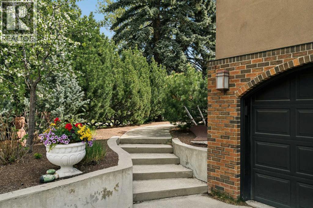 House for Sale in 1109 Council Way SW|Calgary, Alberta T2T1X5 3
