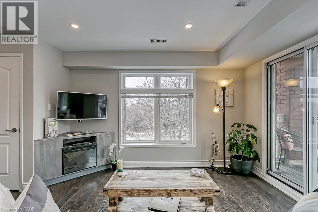 Row / Townhouse for Sale in 2386 MUNN'S Avenue E|Oakville, Ontario L6H6G9 4
