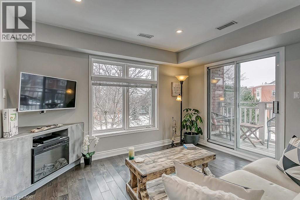 Row / Townhouse for Sale in 2386 MUNN'S Avenue E|Oakville, Ontario L6H6G9 5