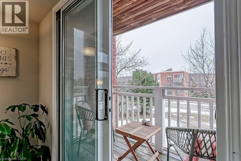 Row / Townhouse for Sale in 2386 MUNN'S Avenue E|Oakville, Ontario L6H6G9 3