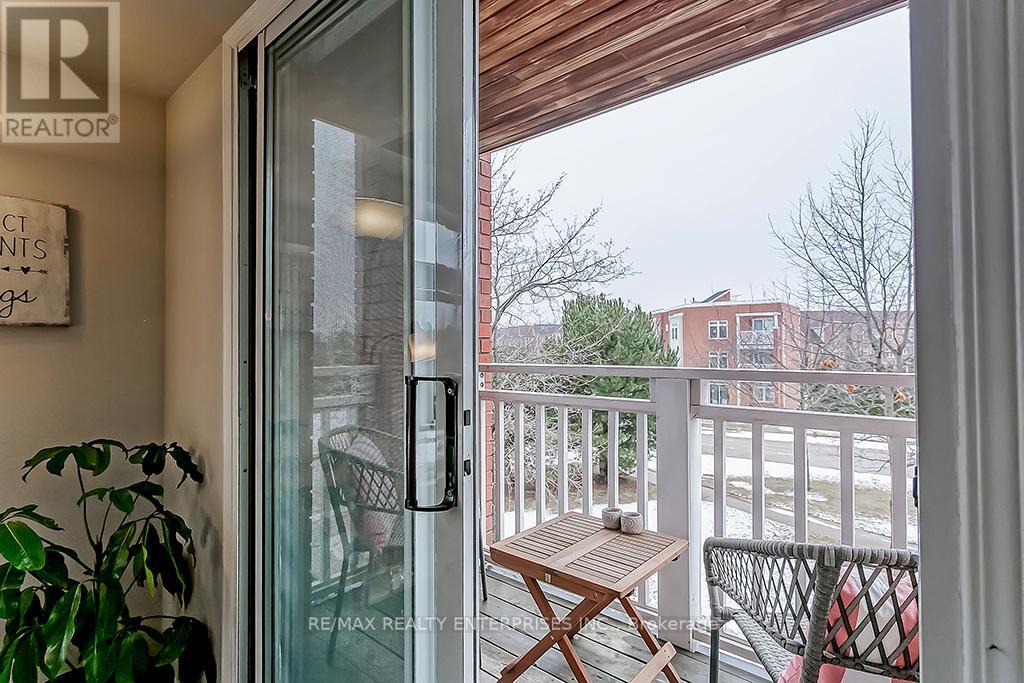 Row / Townhouse for Sale in 2386 MUNNS AVENUE E|Oakville (RO River Oaks), Ontario L6H6G9 3