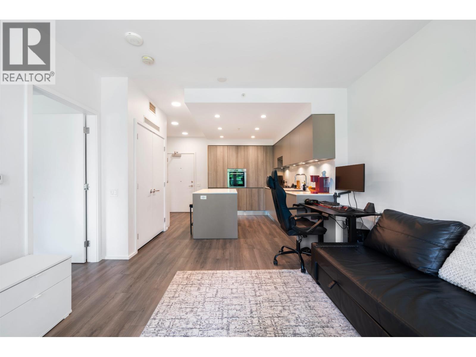 202 3809 EVERGREEN PLACE|Burnaby, British Columbia V3J0M1
