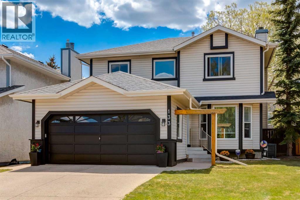 House for Sale in 133 Sandpiper Circle NW|Calgary, Alberta T3K3R4