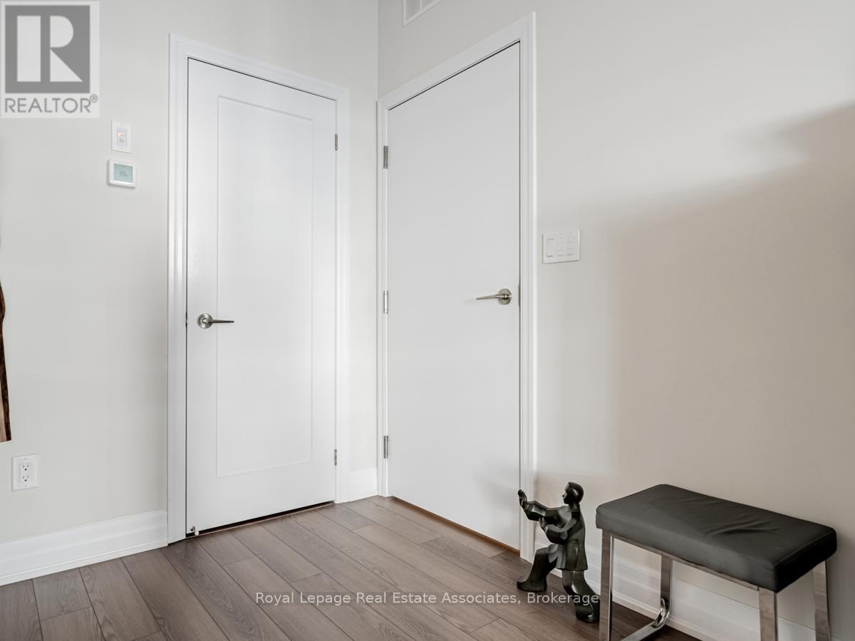 Row / Townhouse for Sale in 511 - 657 CRICKLEWOOD DRIVE|Mississauga (Mineola), Ontario L5G0B8 5