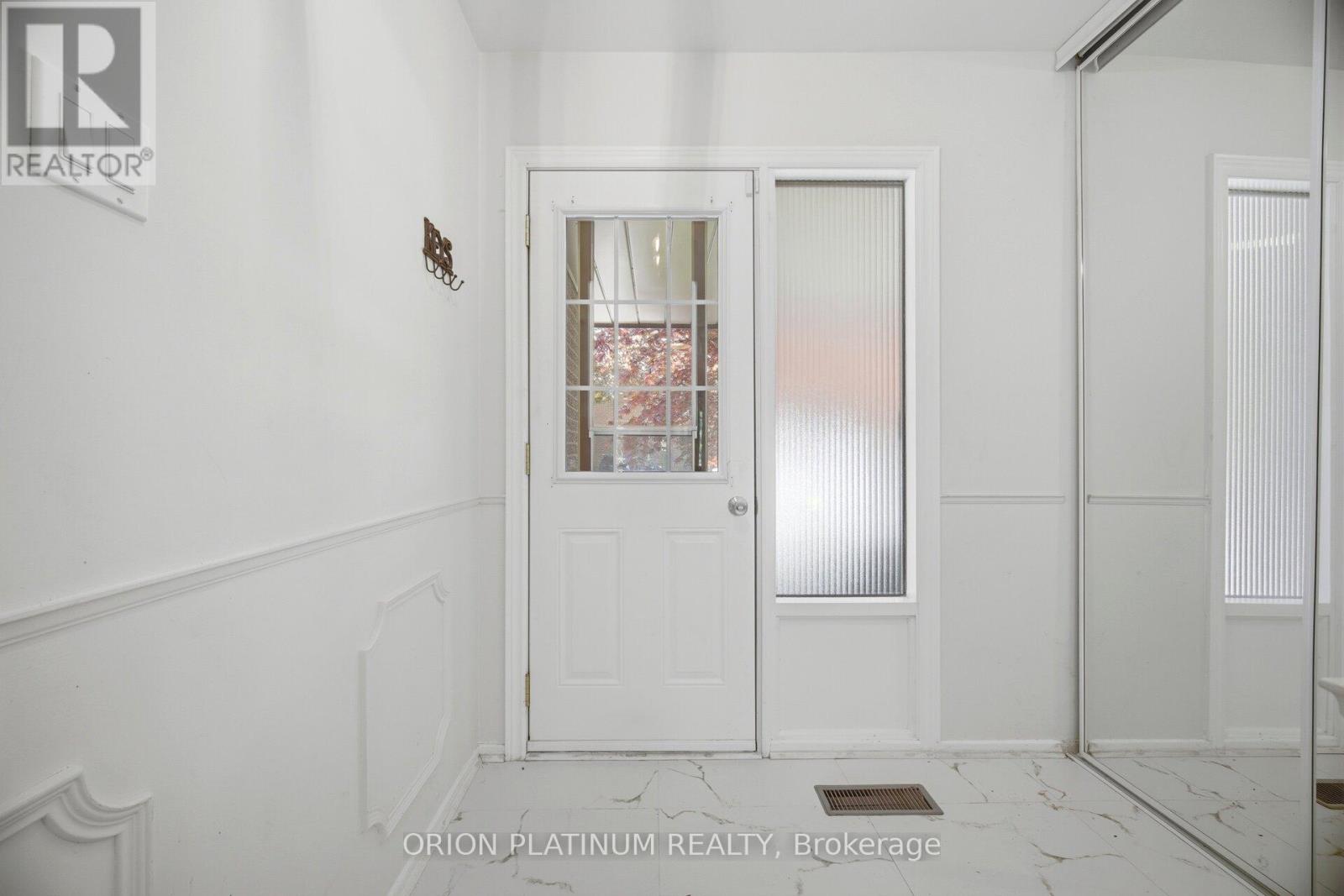 Row / Townhouse for Sale in 52 - 2020 SOUTH MILLWAY|Mississauga (Erin Mills), Ontario L5L1K2 4