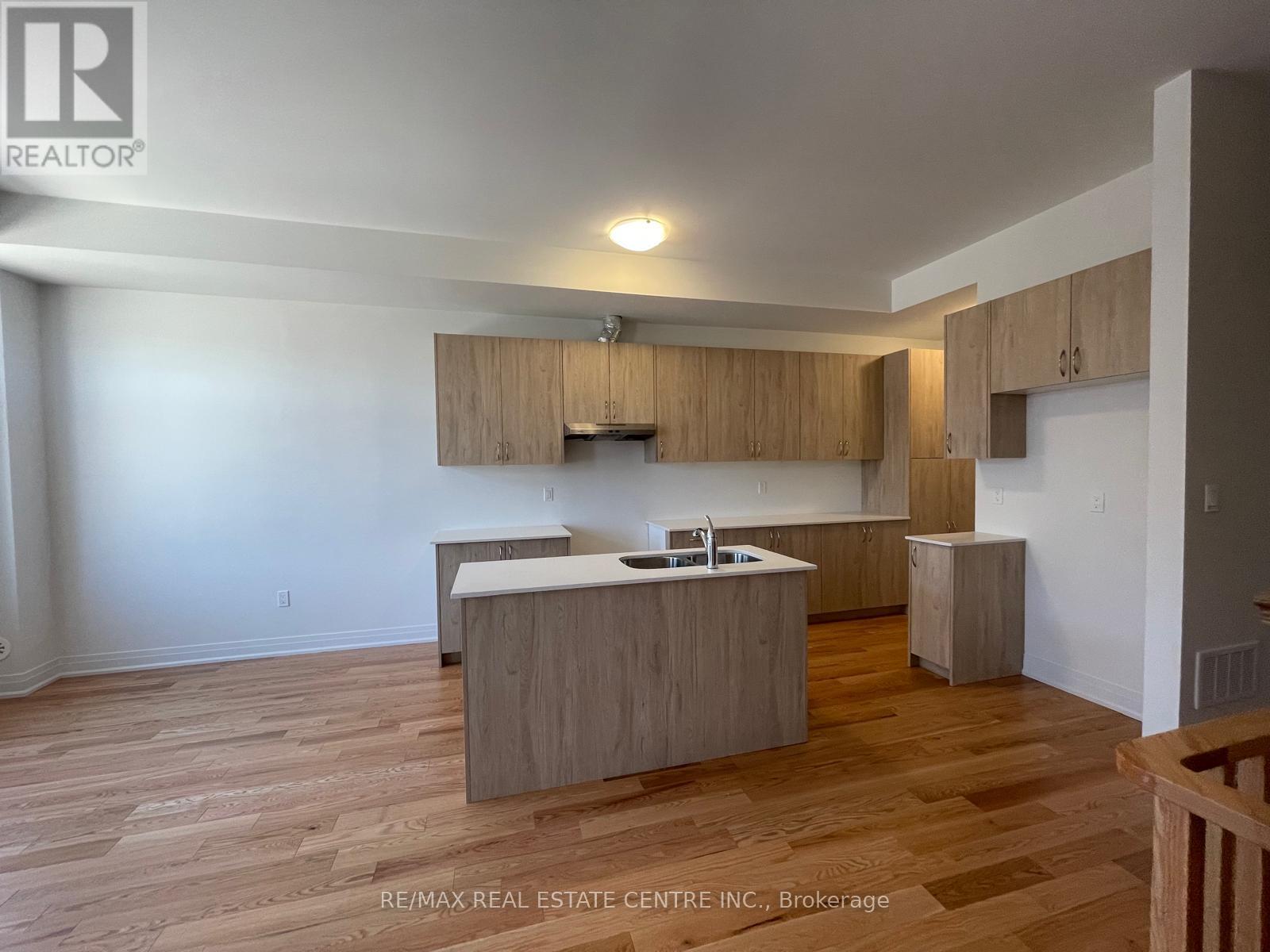 Row / Townhouse for Sale in 86 SALINA STREET|Mississauga (Streetsville), Ontario L5M2S5 4