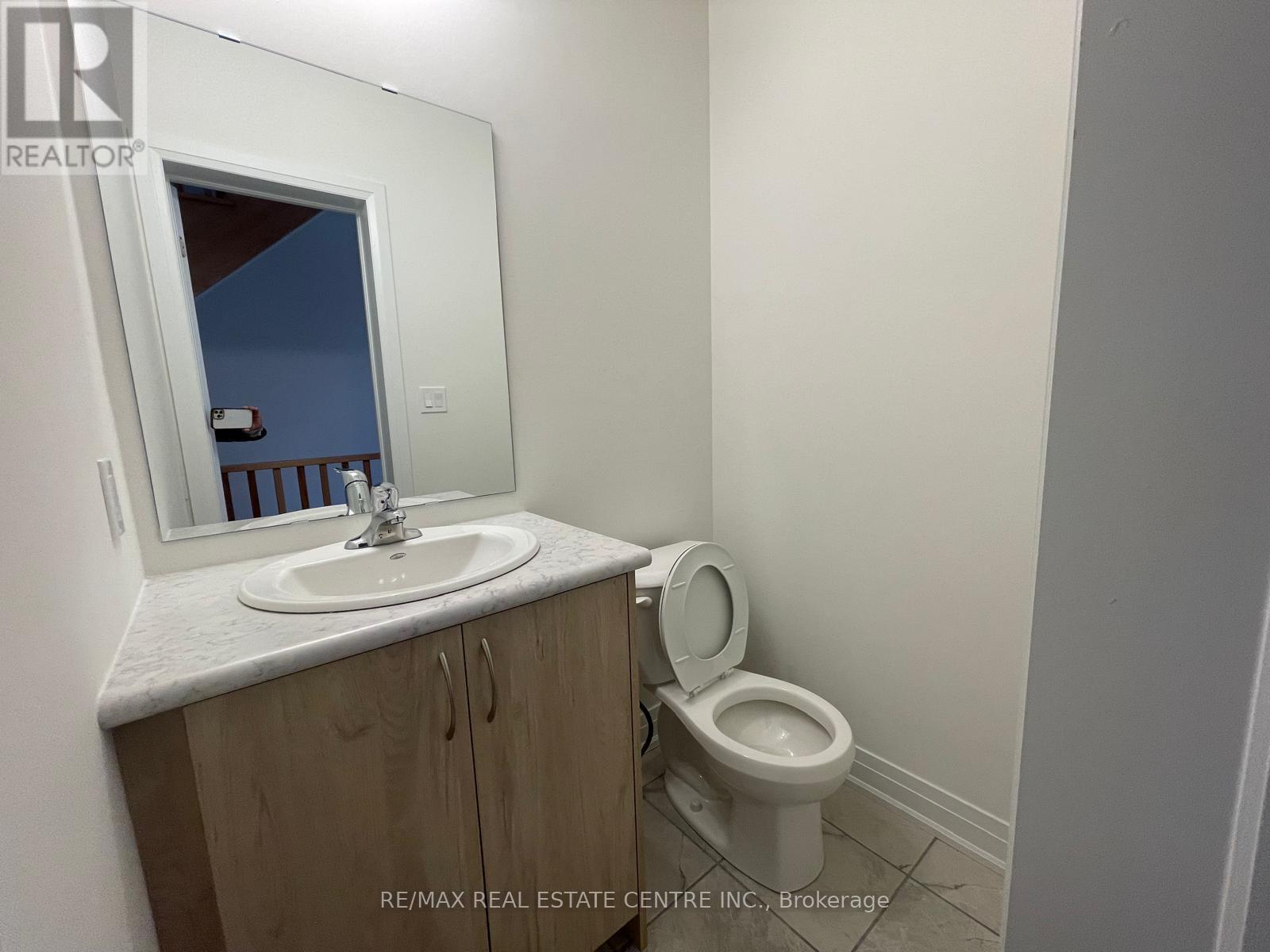 Row / Townhouse for Sale in 86 SALINA STREET|Mississauga (Streetsville), Ontario L5M2S5 5