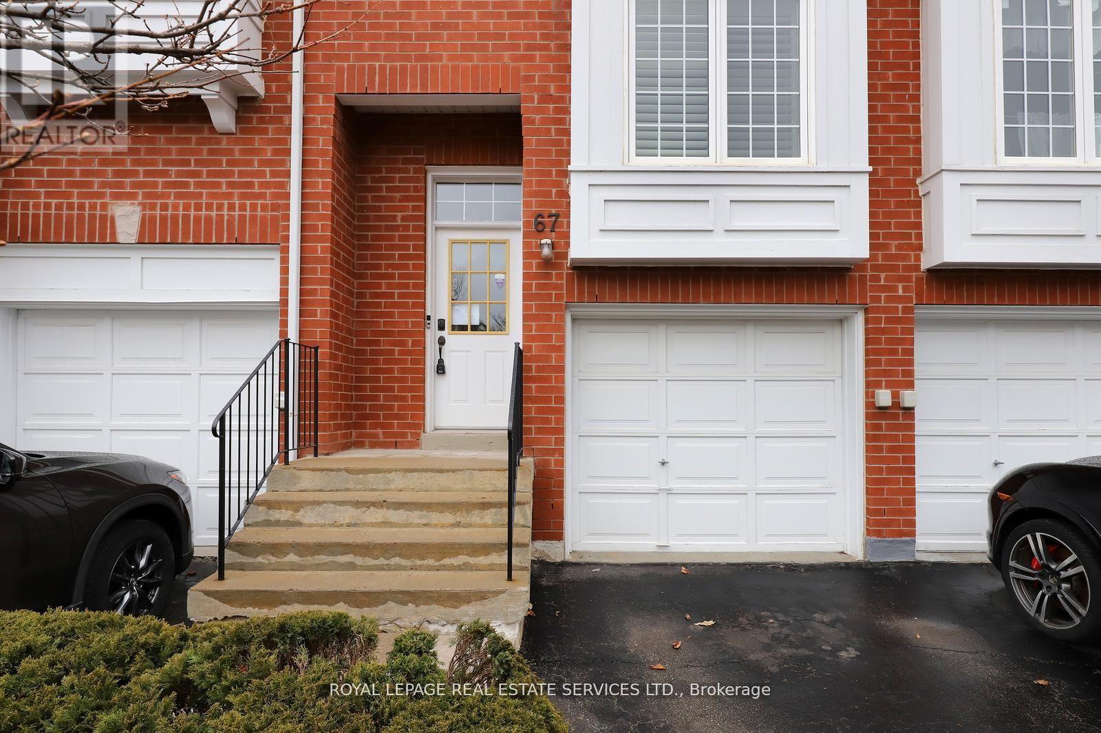Row / Townhouse for Sale in 67 - 1575 SOUTH PARADE COURT|Mississauga (East Credit), Ontario L5M6E9 2