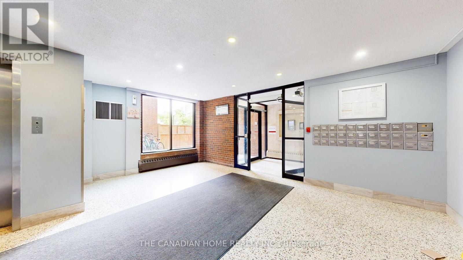 Row / Townhouse for Sale in 115 - 1055 A FORESTWOOD DRIVE|Mississauga (Erindale), Ontario L5C2T8 3