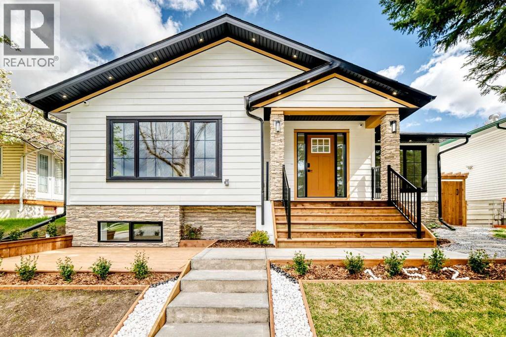 House for Sale in 152 Capri Avenue NW|Calgary, Alberta T2L0H5