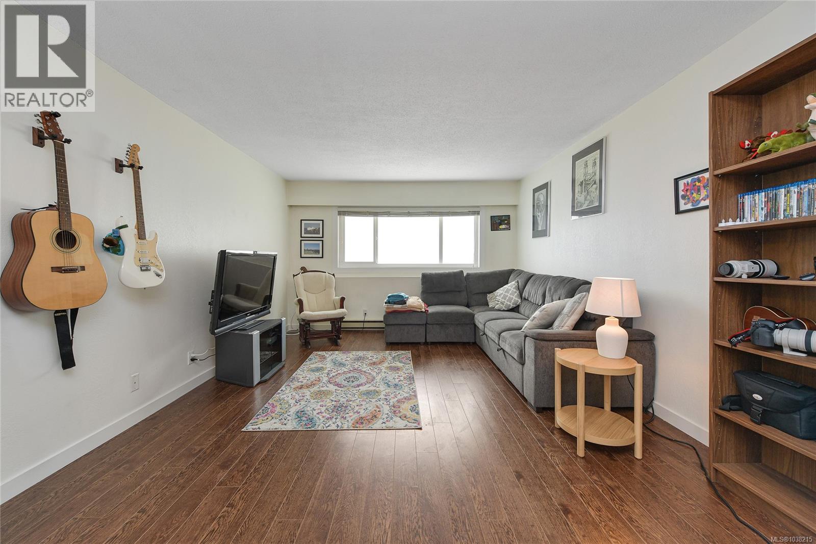 7 848 ESQUIMALT Rd, Esquimalt, British Columbia V9A6W9