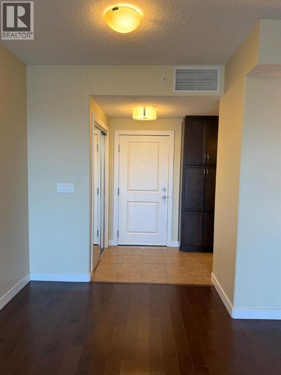 Apartment for Sale in 701, 16 Varsity Estates Circle NW|Calgary, Alberta T3A1W9 4