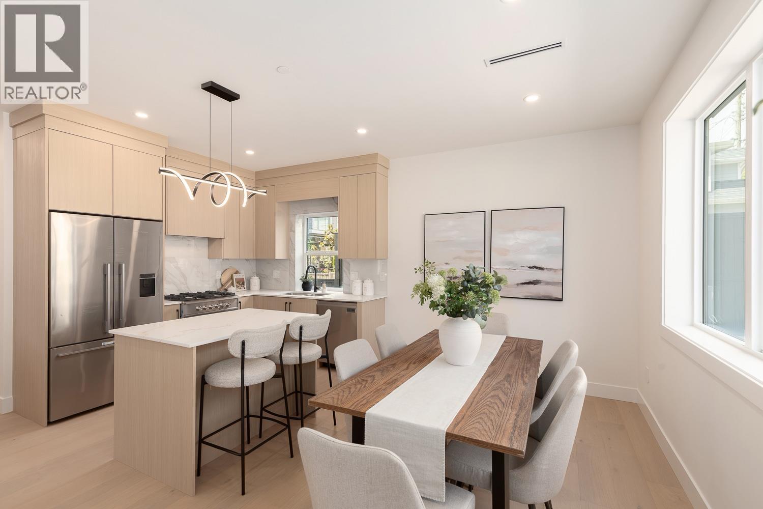 4 3635 TURNER STREET|Vancouver, British Columbia V5K2J2
