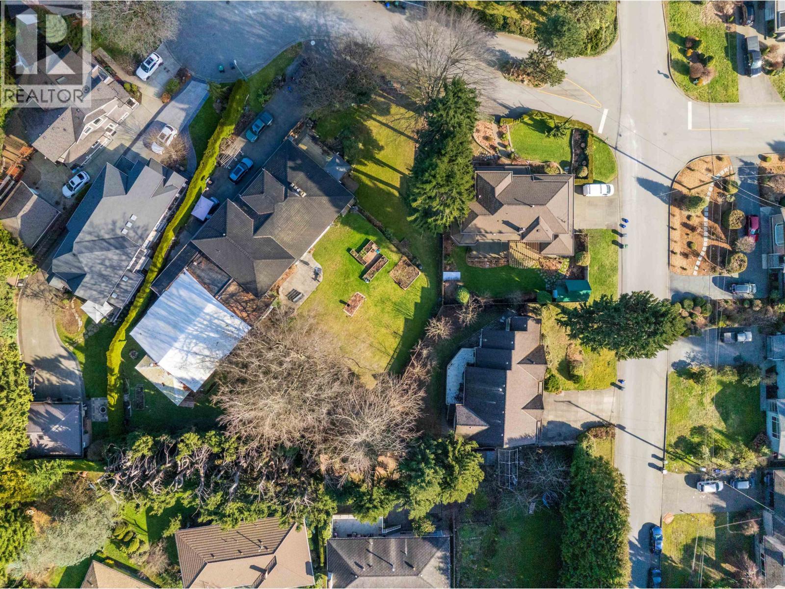 525 PERTH AVENUE|Coquitlam, British Columbia V3J7V1