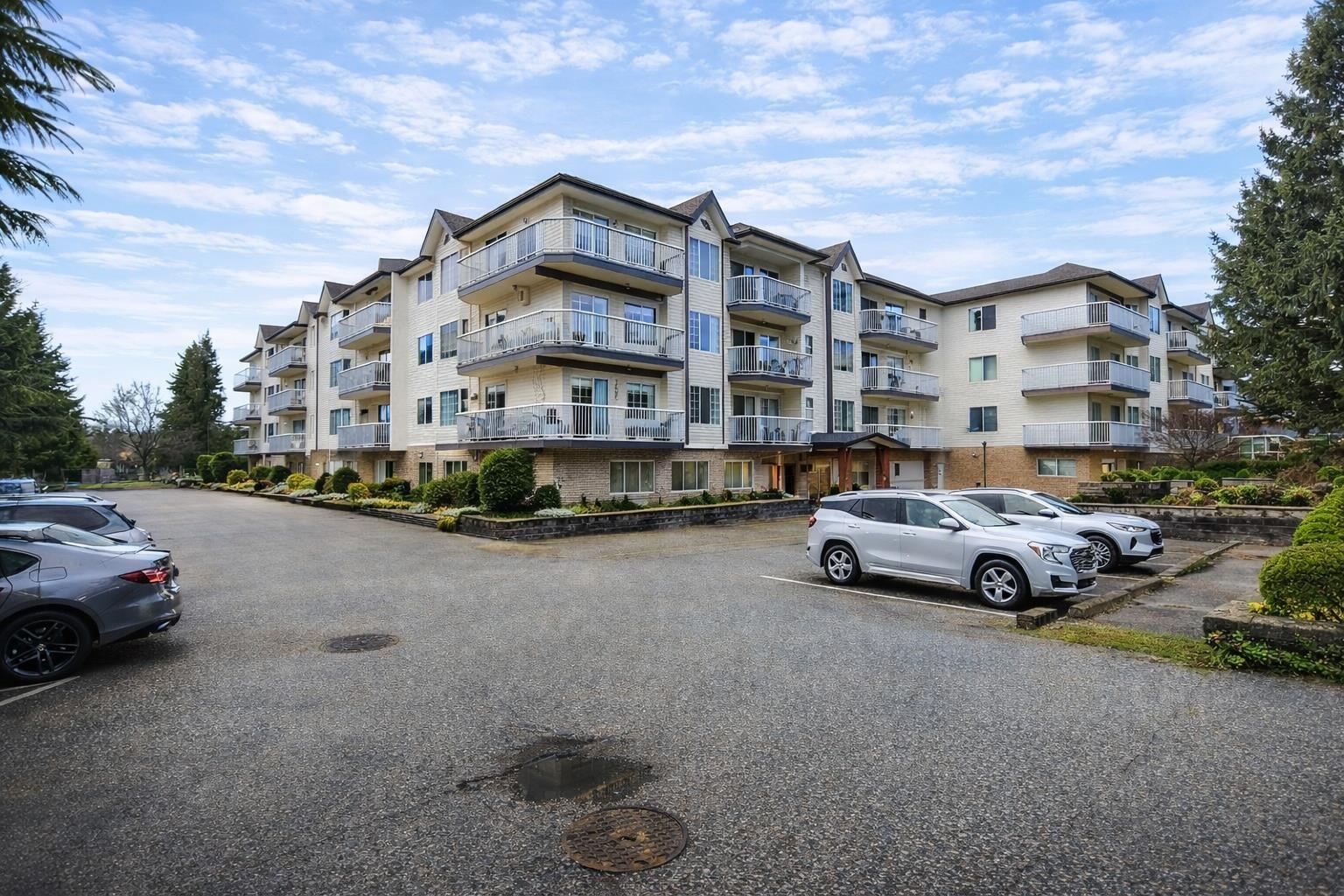 For sale: 307 33535 KING ROAD, Abbotsford, British Columbia V2S6Z5