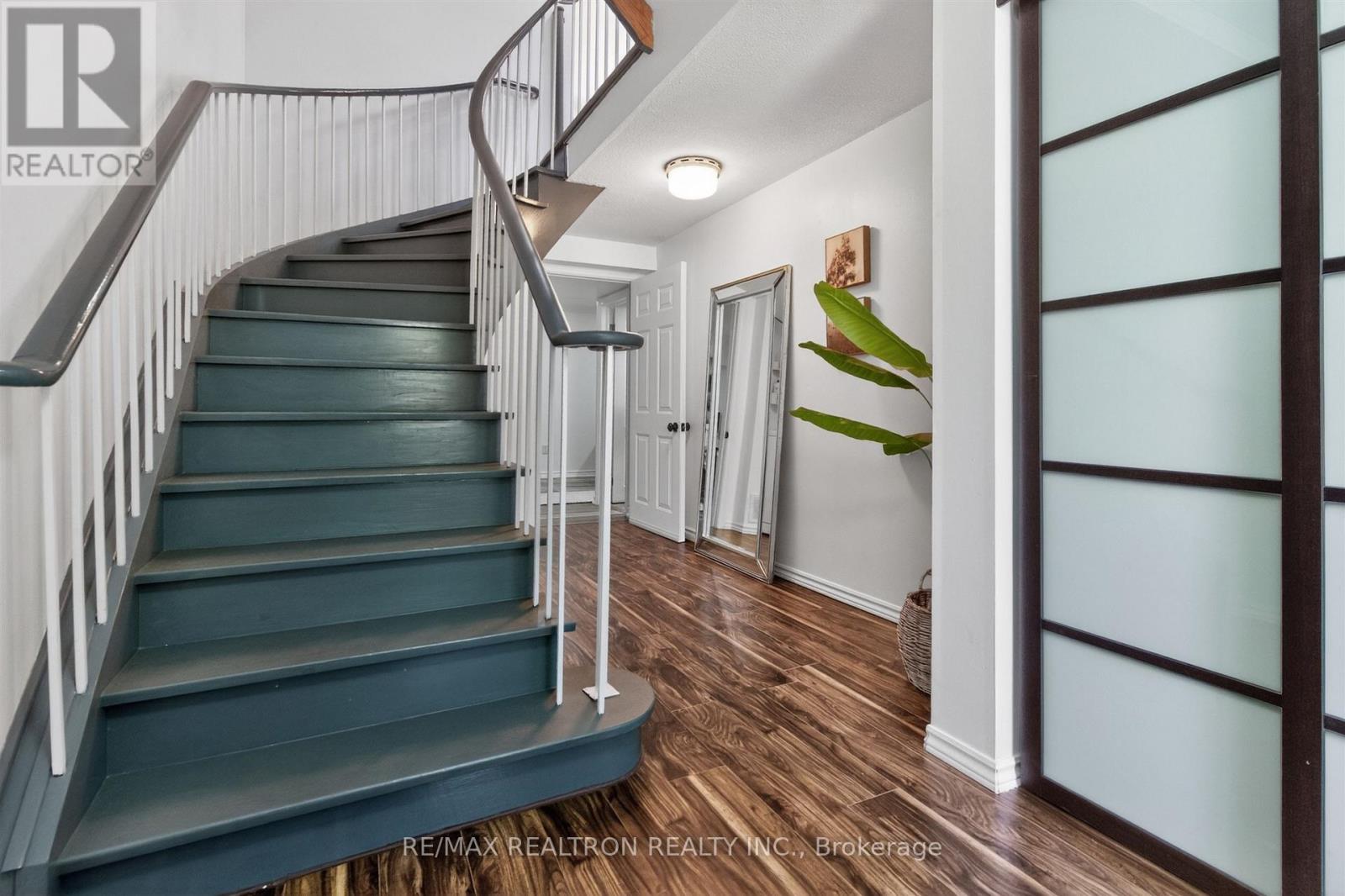 Row / Townhouse for Sale in 11 - 7077 ESTORIL ROAD|Mississauga (Meadowvale), Ontario L5N1N3 2