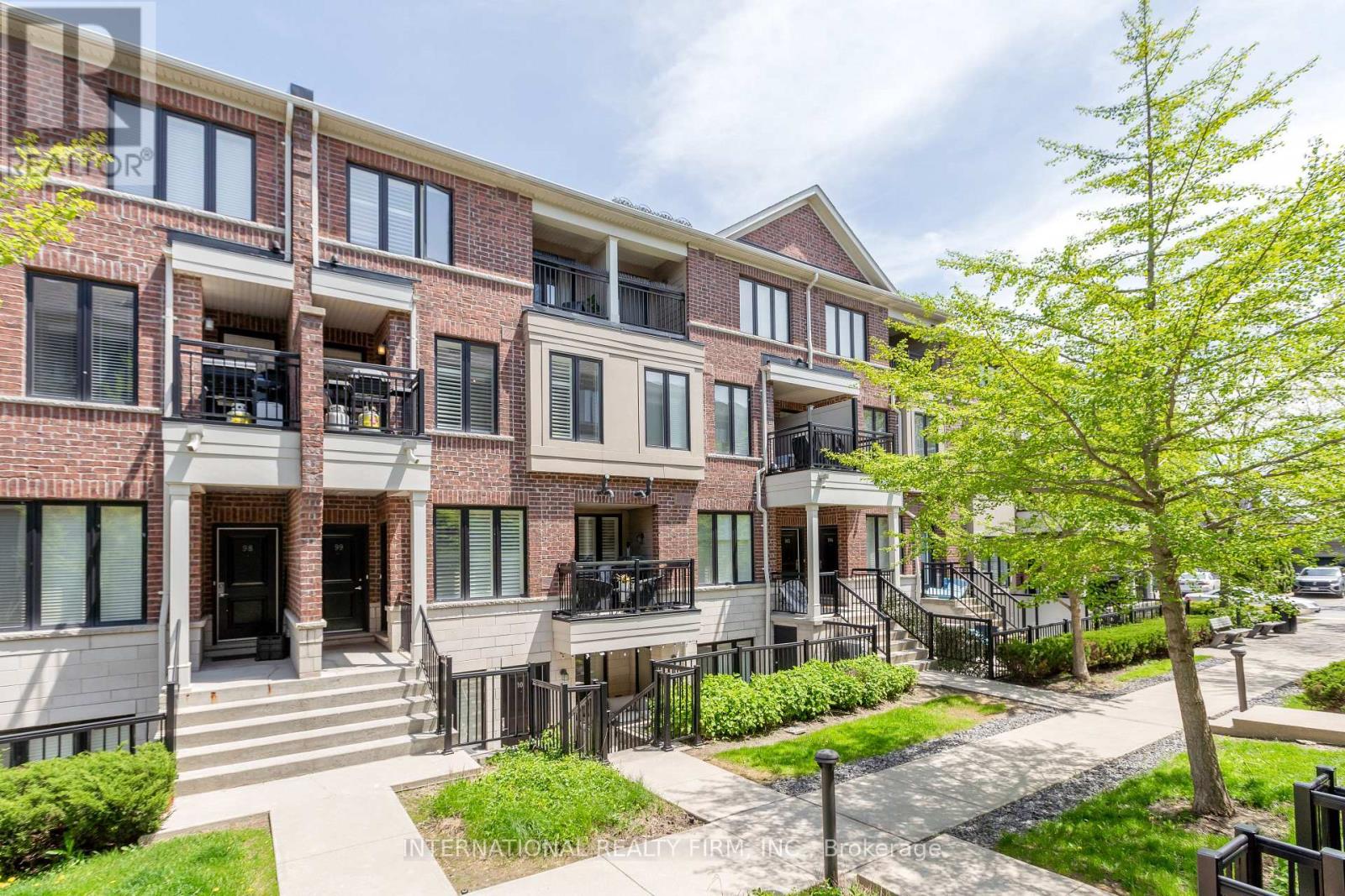 Row / Townhouse for Sale in 99 - 30 CARNATION AVENUE|Toronto (Long Branch), Ontario M8V0B8