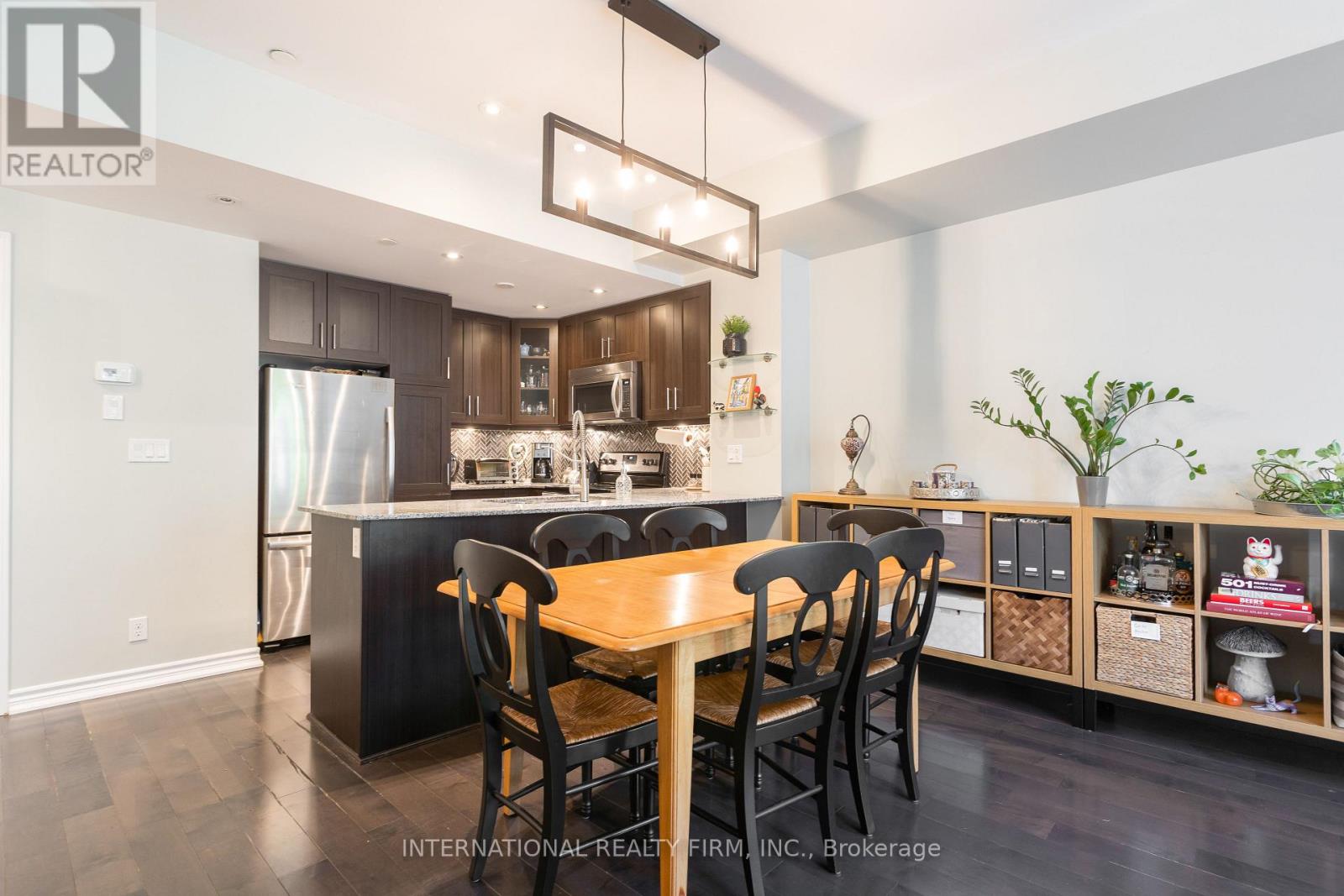 Row / Townhouse for Sale in 99 - 30 CARNATION AVENUE|Toronto (Long Branch), Ontario M8V0B8 5