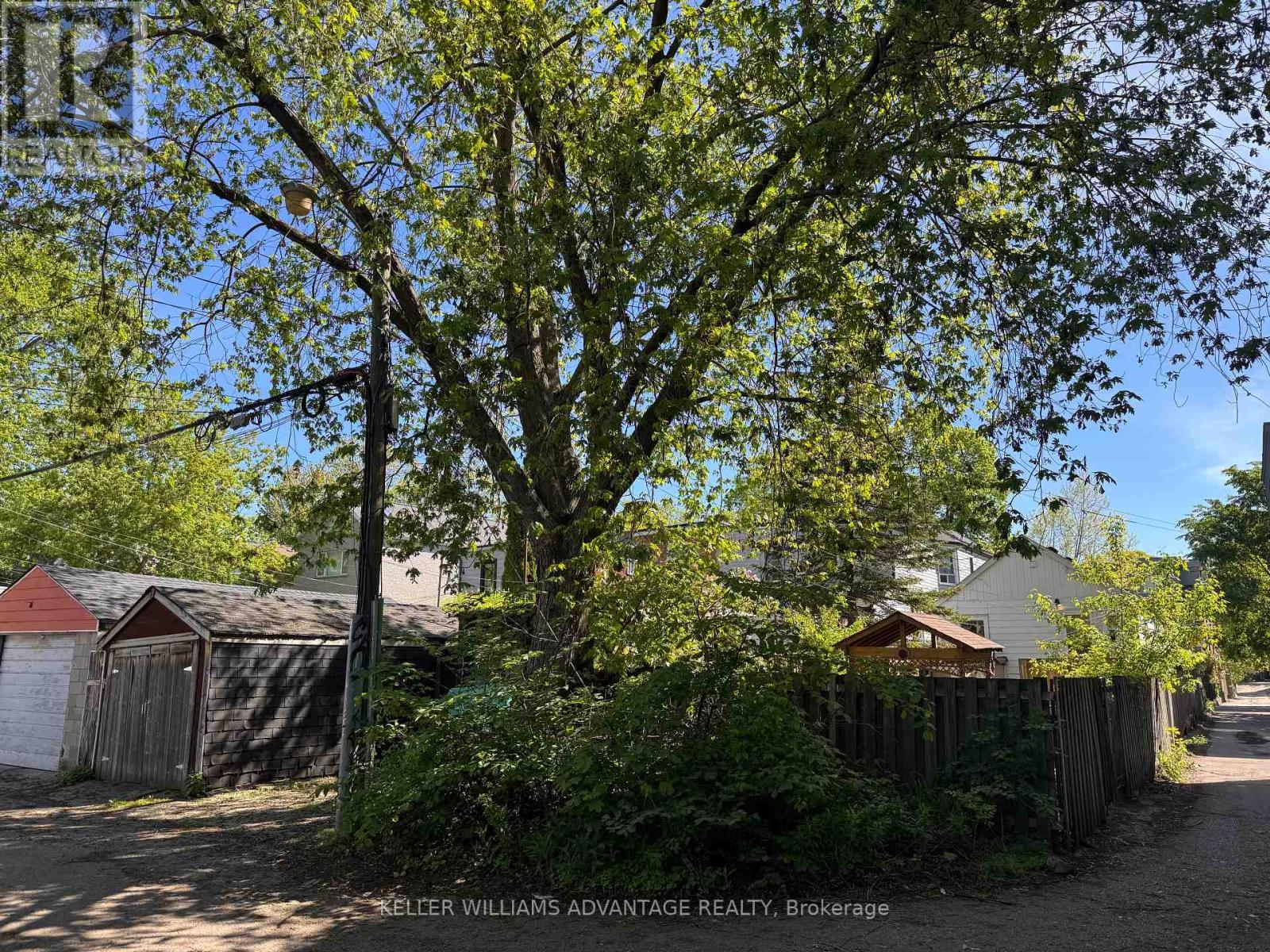 12R HASTINGS AVENUE, Toronto (South Riverdale), Ontario M4M3C7