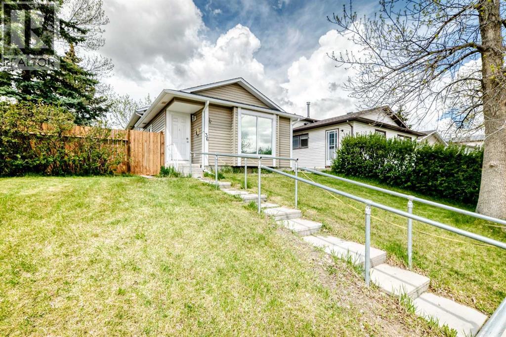 House for Sale in 36 Castleglen Way NE|Calgary, Alberta T3J1T3