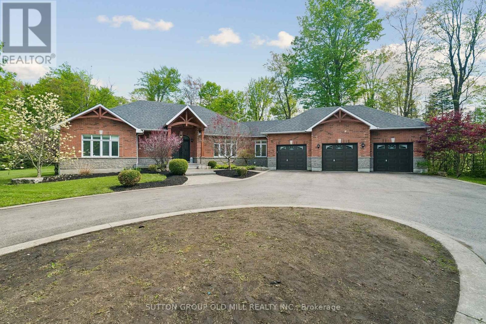 7 ROLLING MEADOW DRIVE