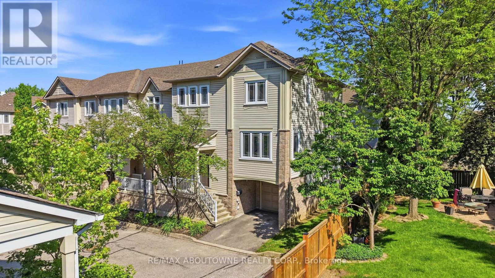 Row / Townhouse for Sale in 54 - 7105 BRANIGAN GATE|Mississauga (Meadowvale Village), Ontario L5N7S2 2