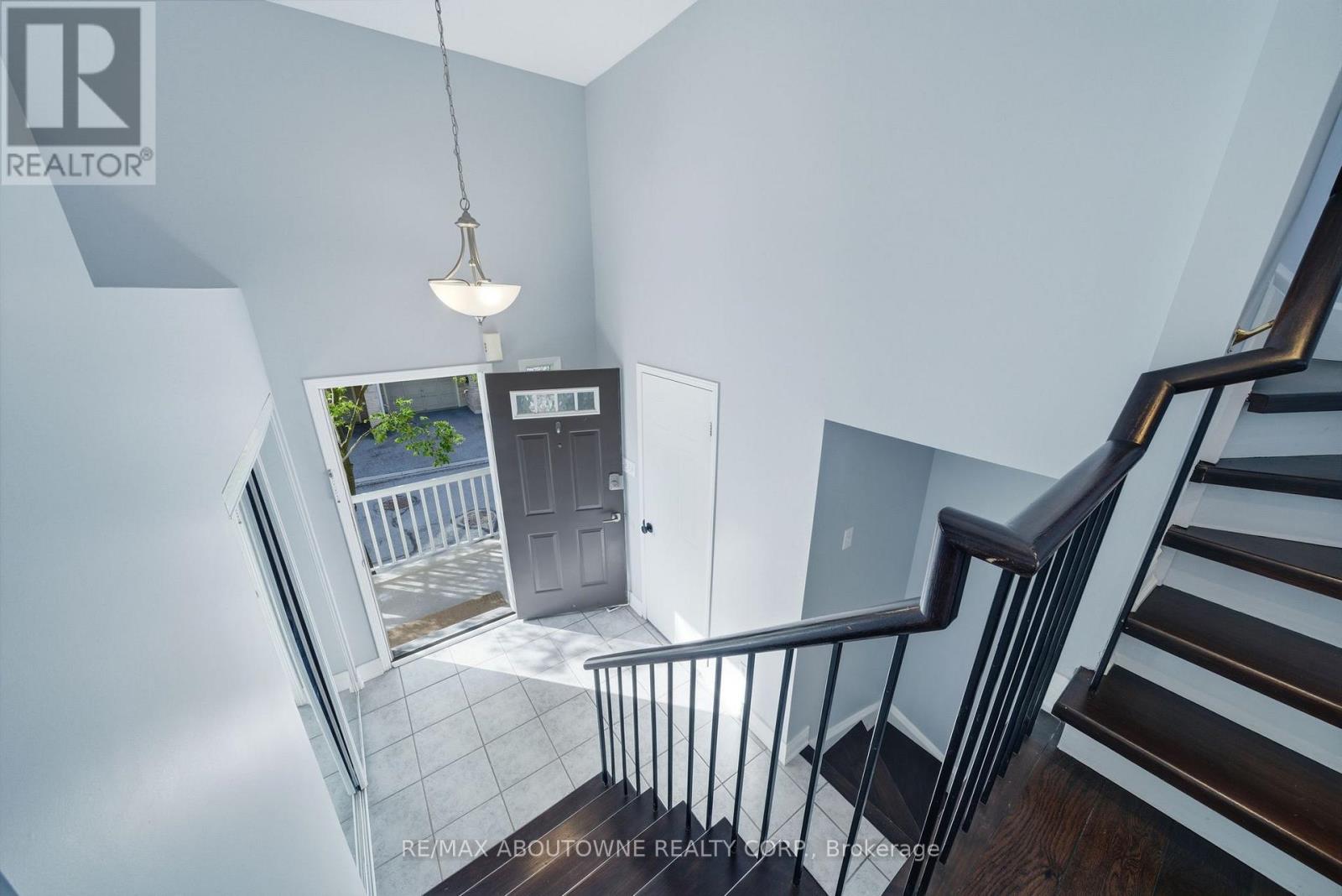 Row / Townhouse for Sale in 54 - 7105 BRANIGAN GATE|Mississauga (Meadowvale Village), Ontario L5N7S2 3