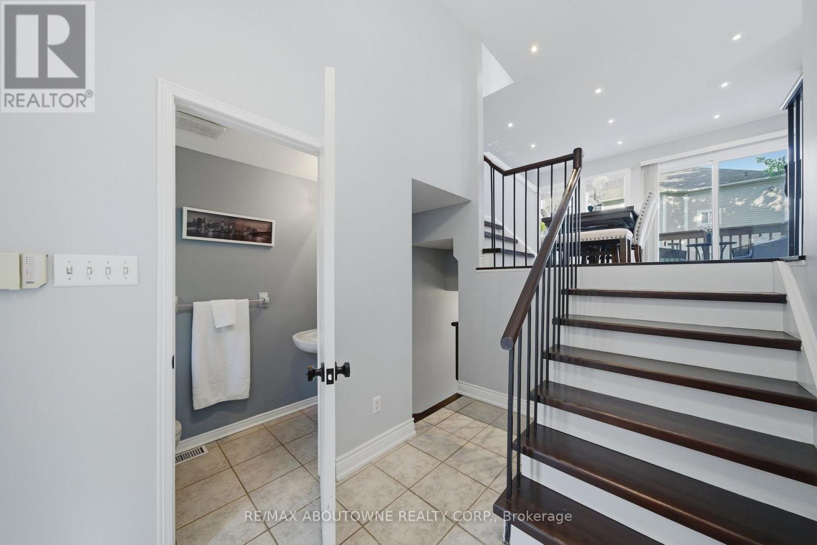 Row / Townhouse for Sale in 54 - 7105 BRANIGAN GATE|Mississauga (Meadowvale Village), Ontario L5N7S2 4