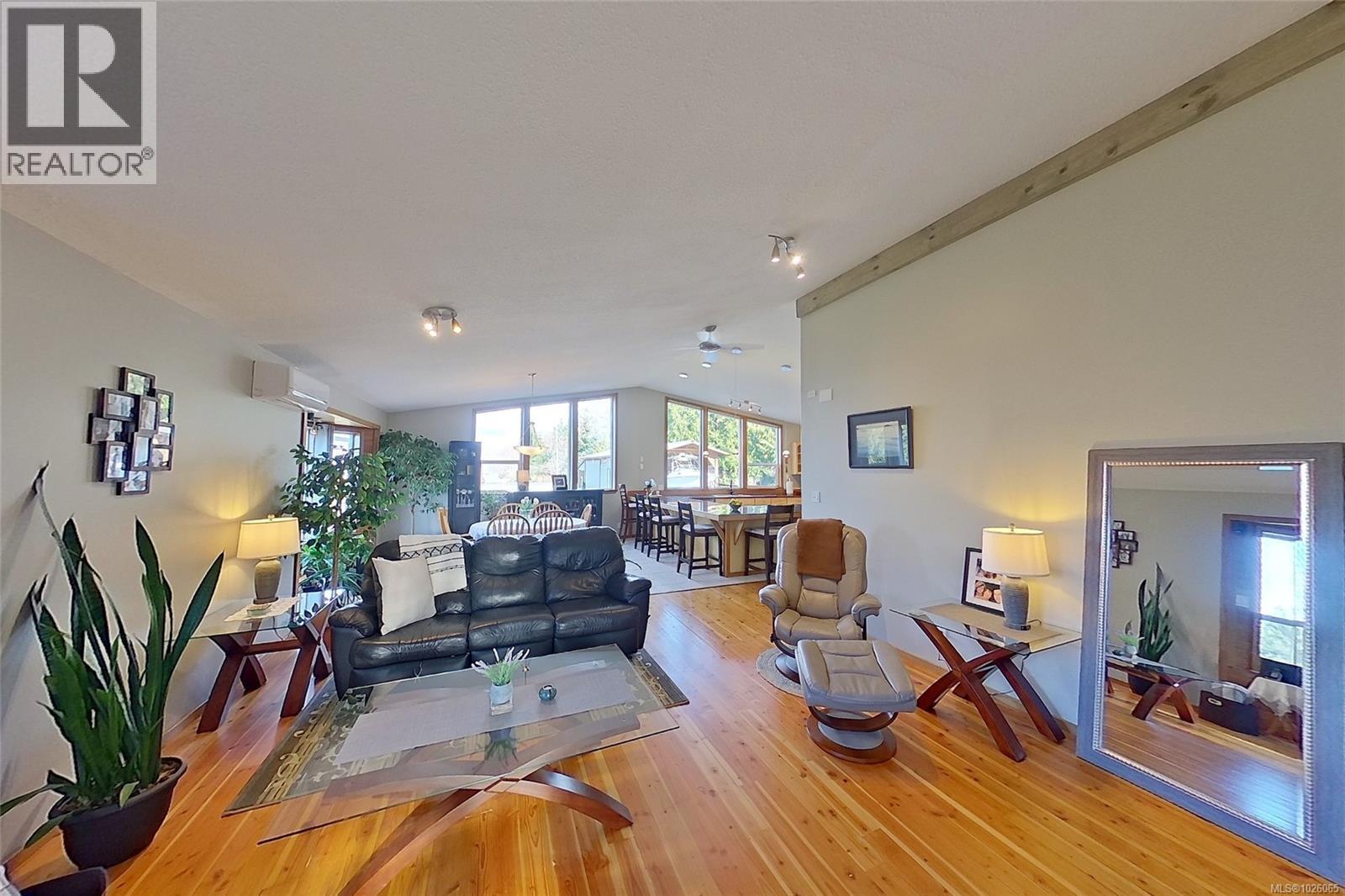 For sale: 1101 Ewen Rd, Hyde Creek, British Columbia V0N2R0 - 1026065 ...