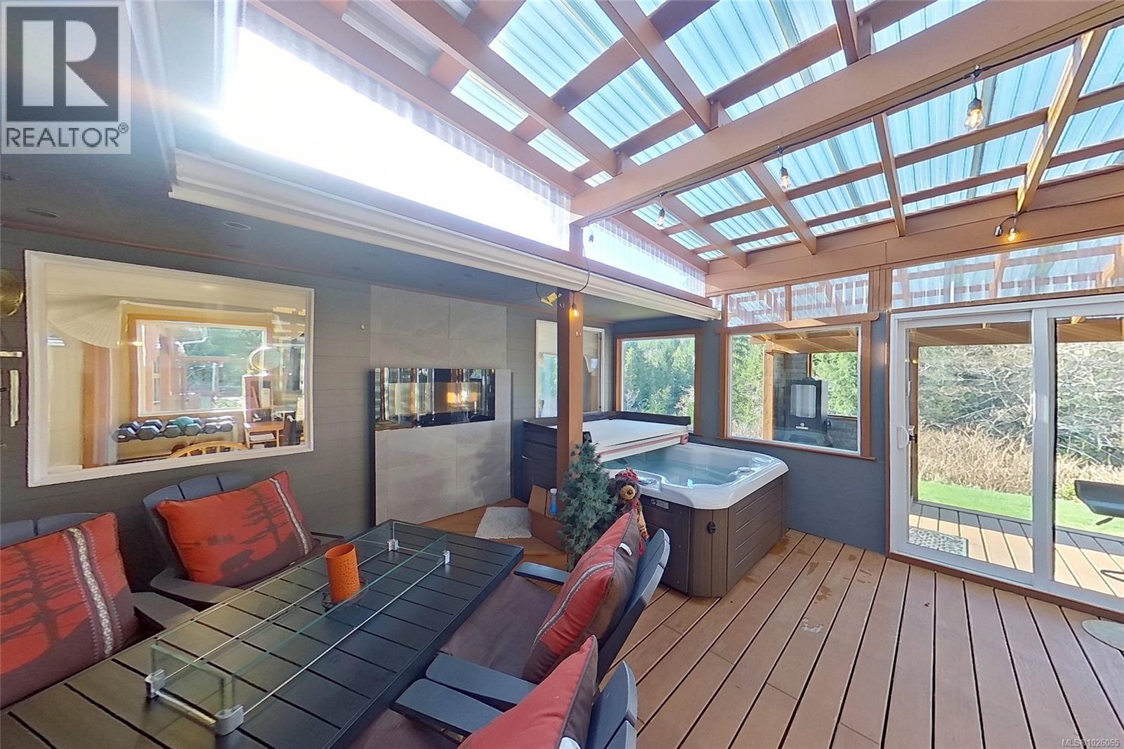 For sale: 1101 Ewen Rd, Hyde Creek, British Columbia V0N2R0 - 1026065 ...