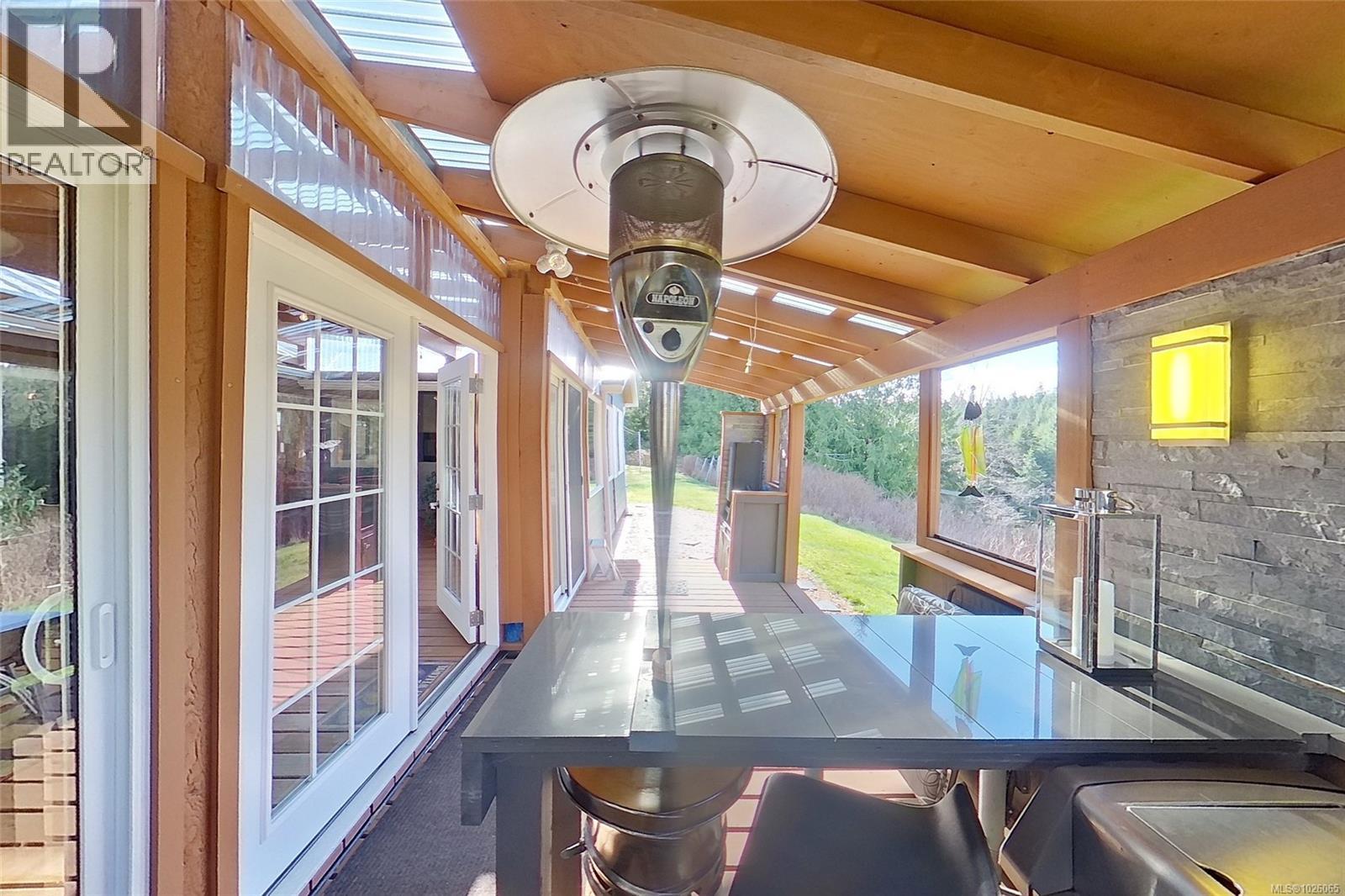 For sale: 1101 Ewen Rd, Hyde Creek, British Columbia V0N2R0 - 1026065 ...