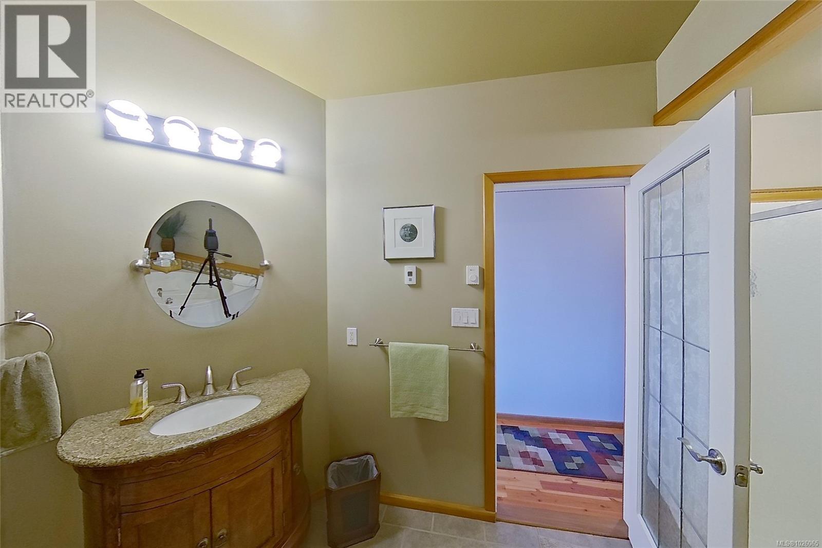 For sale: 1101 Ewen Rd, Hyde Creek, British Columbia V0N2R0 - 1026065 ...