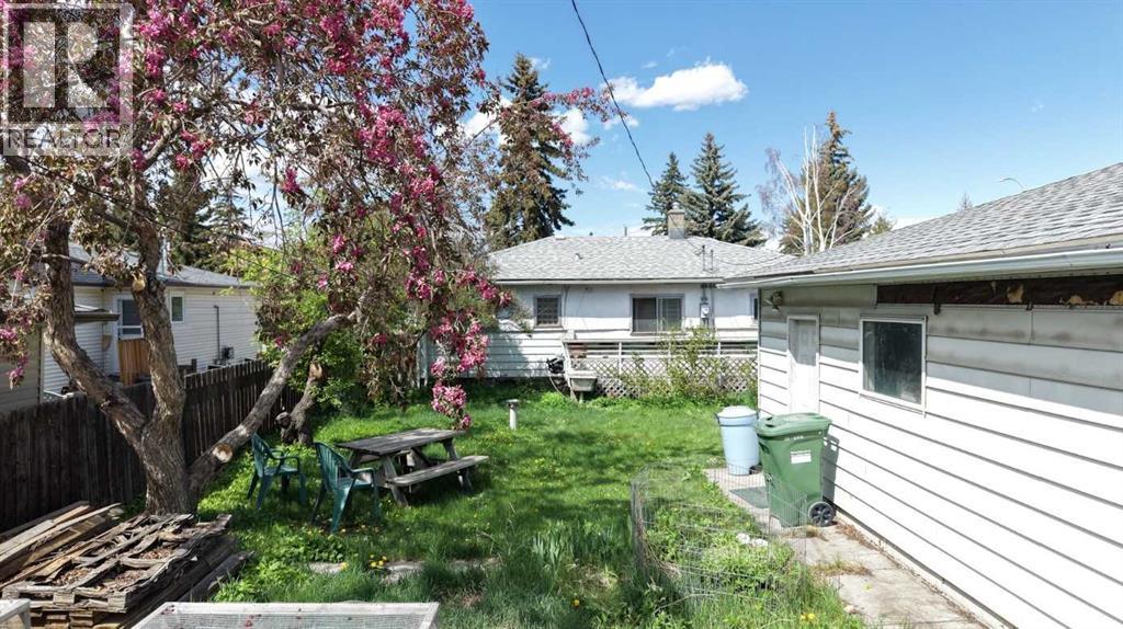 House for Sale in 6379 31 Avenue NW|Calgary, Alberta T3B1J9 3