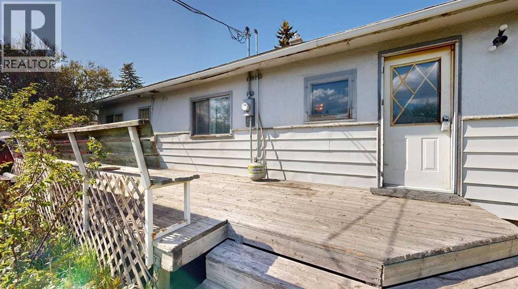 House for Sale in 6379 31 Avenue NW|Calgary, Alberta T3B1J9 2
