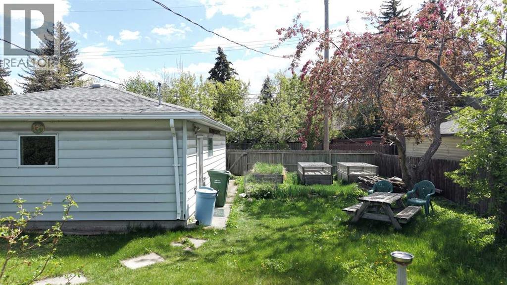 House for Sale in 6379 31 Avenue NW|Calgary, Alberta T3B1J9 4
