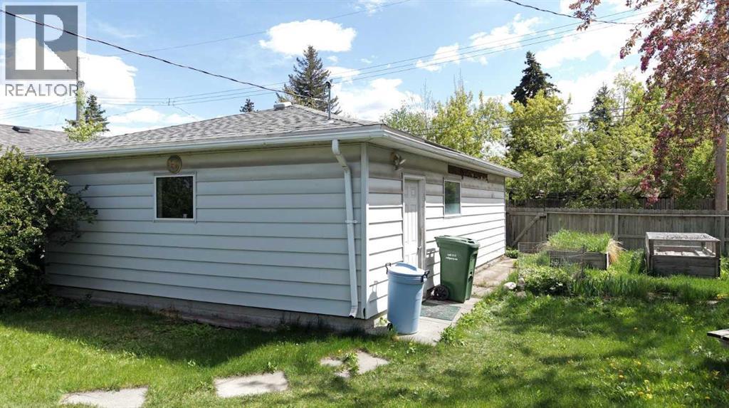 House for Sale in 6379 31 Avenue NW|Calgary, Alberta T3B1J9 5