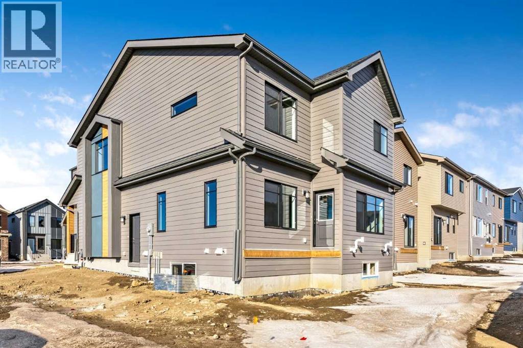 House for Sale in 5 Heartwood Lane SE|Calgary, Alberta T3M2K1 2
