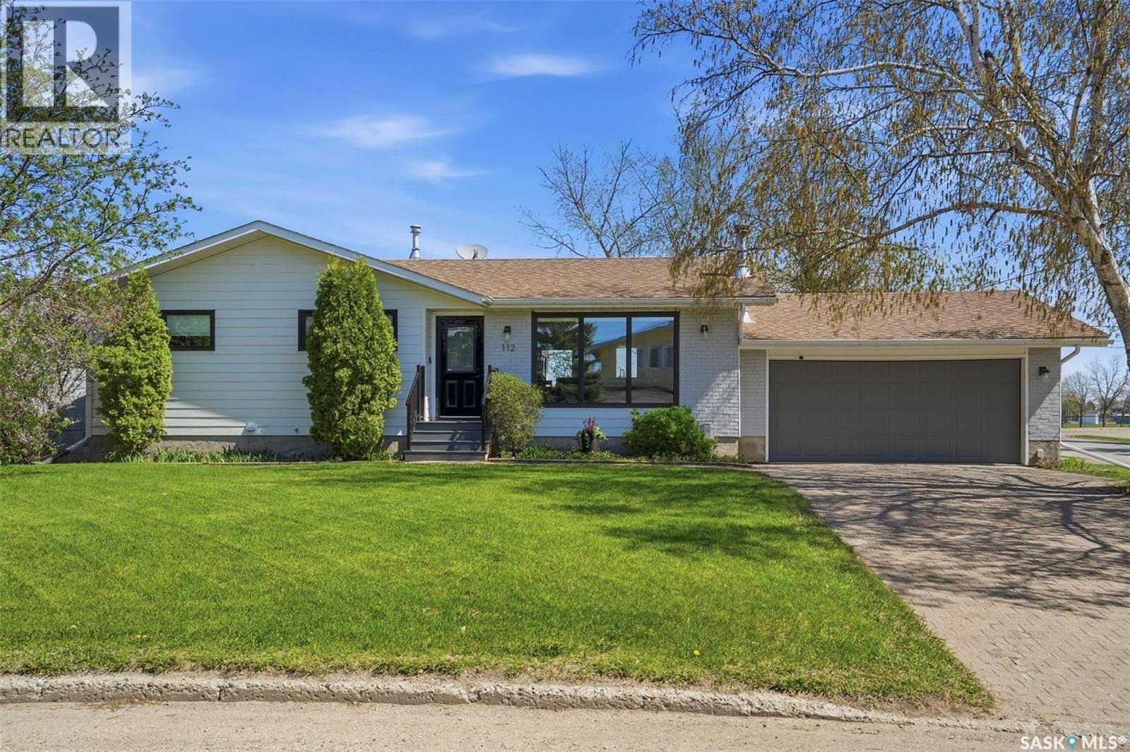 112 8th AVENUE E