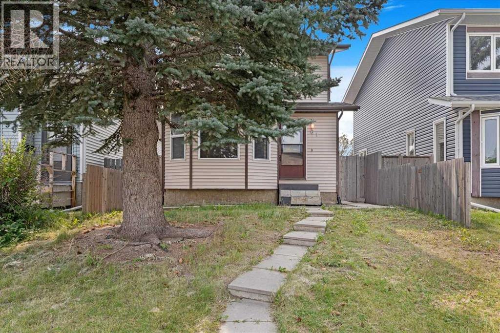 House for Sale in 61 Falmere Way NE|Calgary, Alberta T3J2Y7 2